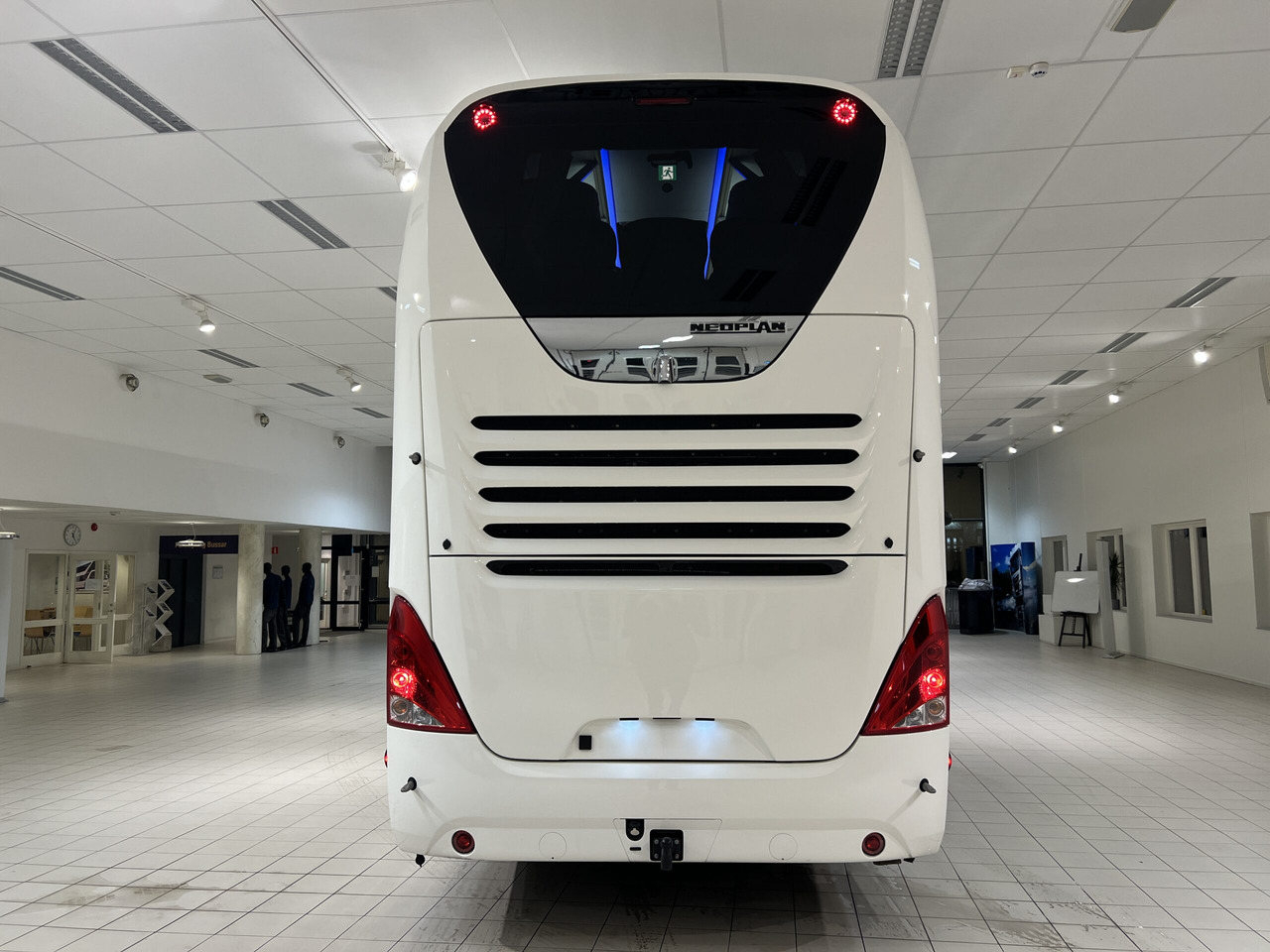 NEOPLAN SKYLINER P06 Euro 6E V.I.P / Exclusive Class (Dark Edition) - Coach: picture 5 NEOPLAN SKYLINER P06 Euro 6E V.I.P / Exclusive Class (Dark Edition) - Coach: picture 5