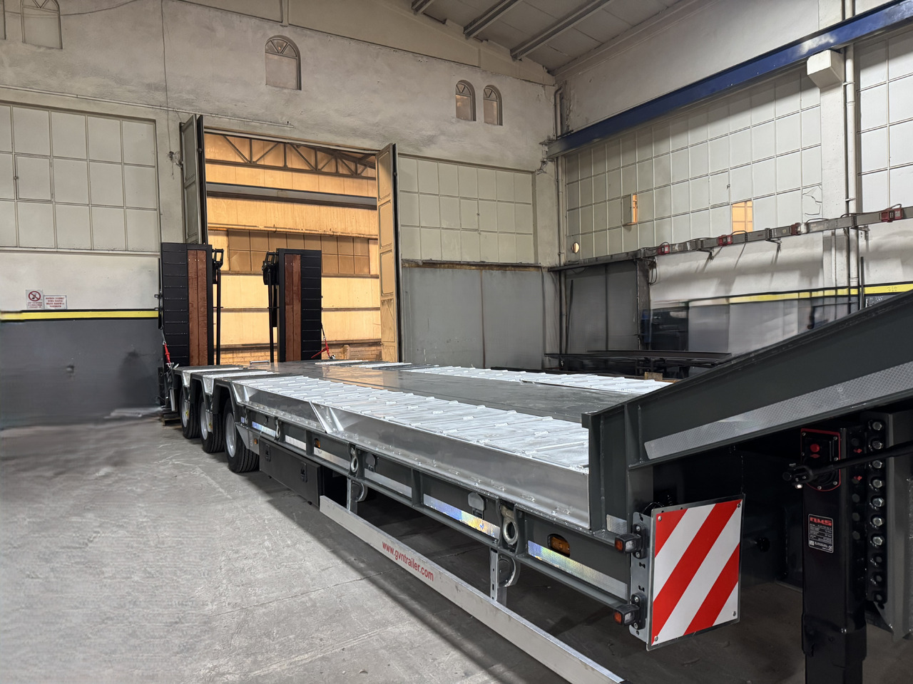 GVN Trailer 3 AXLE LOWBED WITH WHEEL RECESSES - Low loader semi-trailer: picture 3 GVN Trailer 3 AXLE LOWBED WITH WHEEL RECESSES - Low loader semi-trailer: picture 3