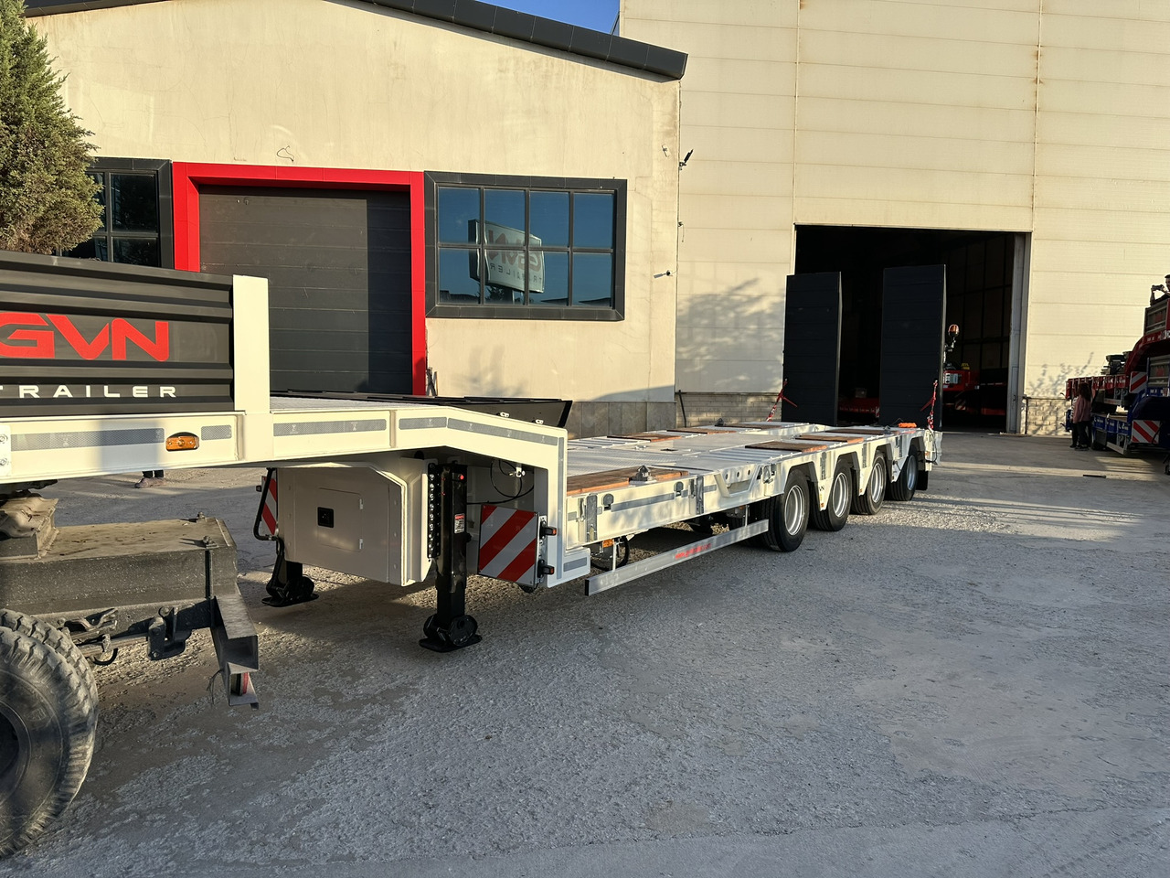 New Low loader semi-trailer GVN Trailer 4 AXLE HYDRAULIC PLATFORM LOWBED: picture 11 New Low loader semi-trailer GVN Trailer 4 AXLE HYDRAULIC PLATFORM LOWBED: picture 11