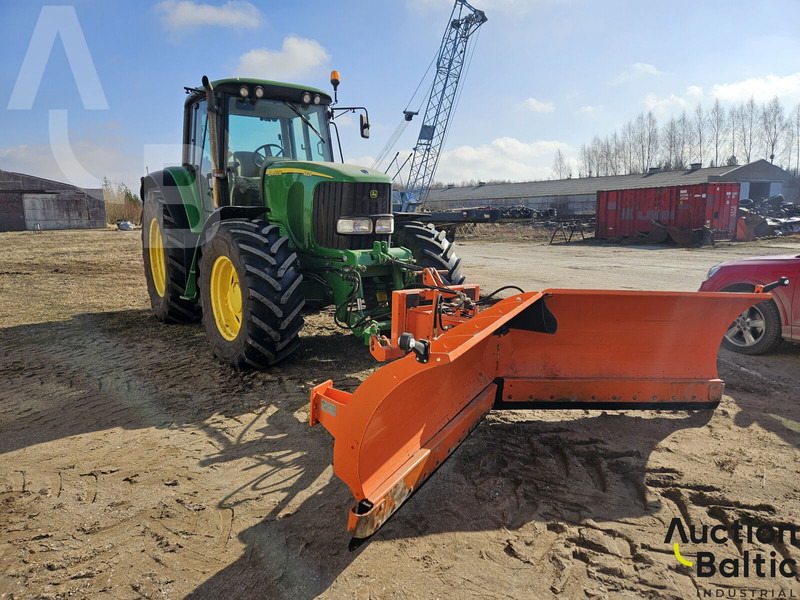 John Deere 6820 - Farm tractor: picture 2 John Deere 6820 - Farm tractor: picture 2