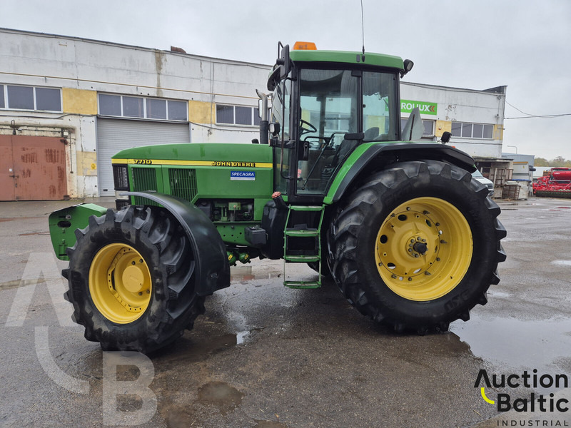 John Deere 7710 - Farm tractor: picture 3 John Deere 7710 - Farm tractor: picture 3