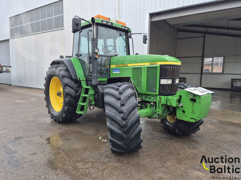 John Deere 7710 - Farm tractor: picture 1 John Deere 7710 - Farm tractor: picture 1