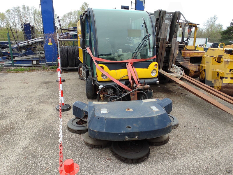 Mathieu Azura - Road sweeper: picture 2 Mathieu Azura - Road sweeper: picture 2