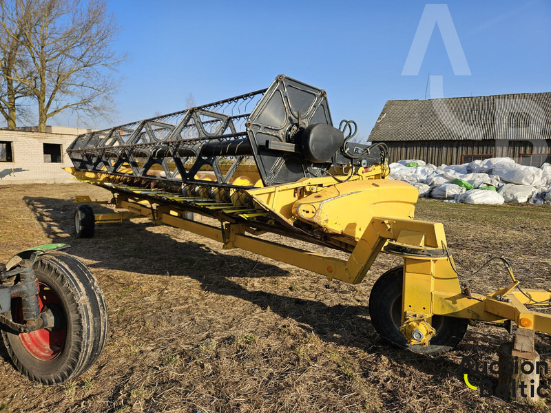 Combine harvester for transportation of food New Holland CR 9080: picture 12