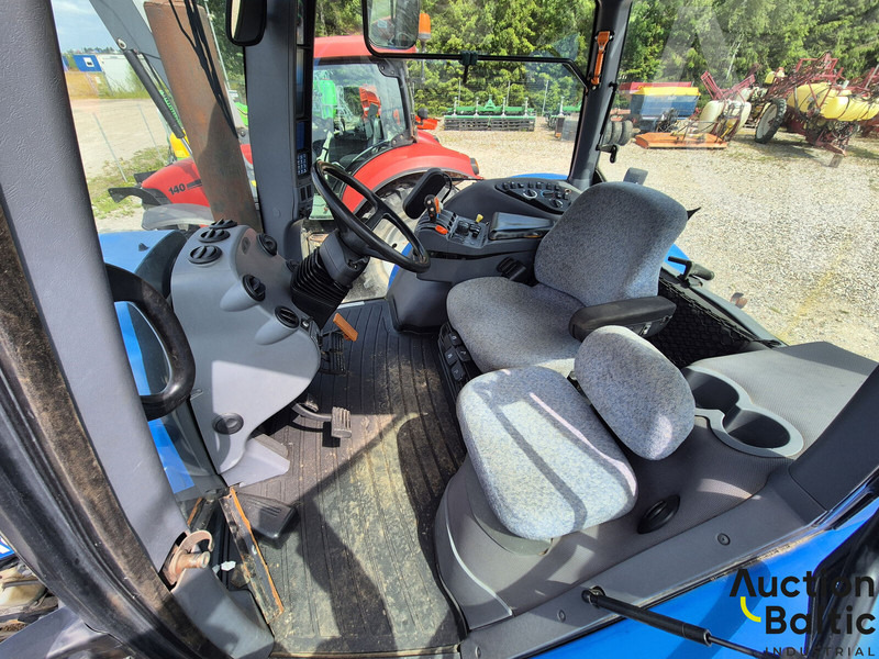 New Holland T 8040 - Farm tractor: picture 5 New Holland T 8040 - Farm tractor: picture 5