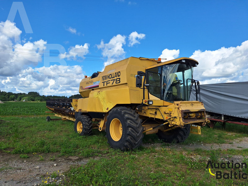 New Holland TF 78 - Combine harvester: picture 2 New Holland TF 78 - Combine harvester: picture 2