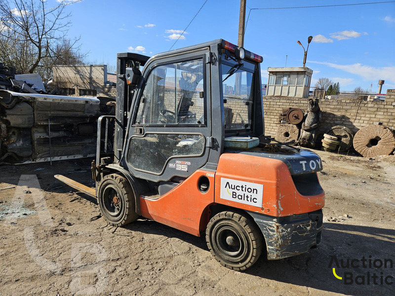Toyota E 811 - Diesel forklift: picture 4 Toyota E 811 - Diesel forklift: picture 4