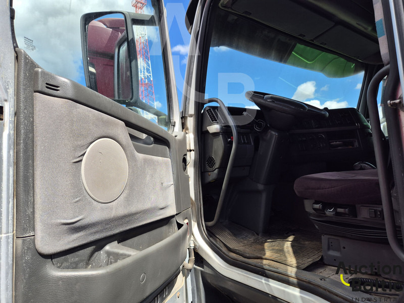Volvo FH12 - Tractor unit: picture 5 Volvo FH12 - Tractor unit: picture 5