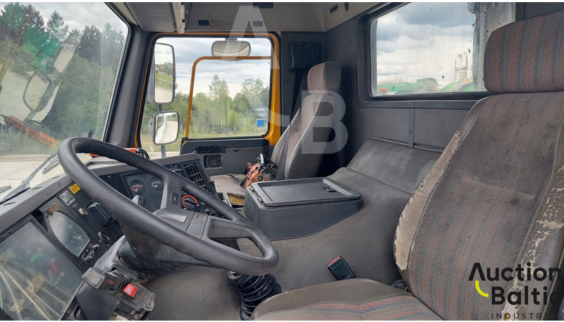 Stationary concrete pump Volvo FL10: picture 6