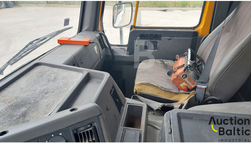Stationary concrete pump Volvo FL10: picture 8