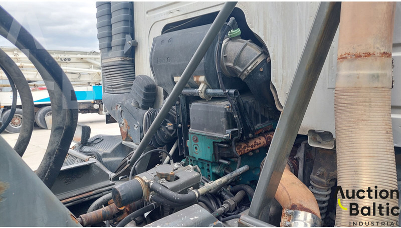 Concrete mixer truck Volvo FM12: picture 11