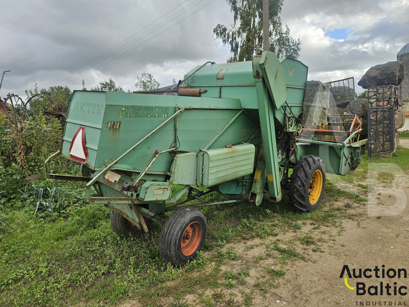 Westerasmaskiner AB AKTIV 800 - Combine harvester: picture 5 Westerasmaskiner AB AKTIV 800 - Combine harvester: picture 5
