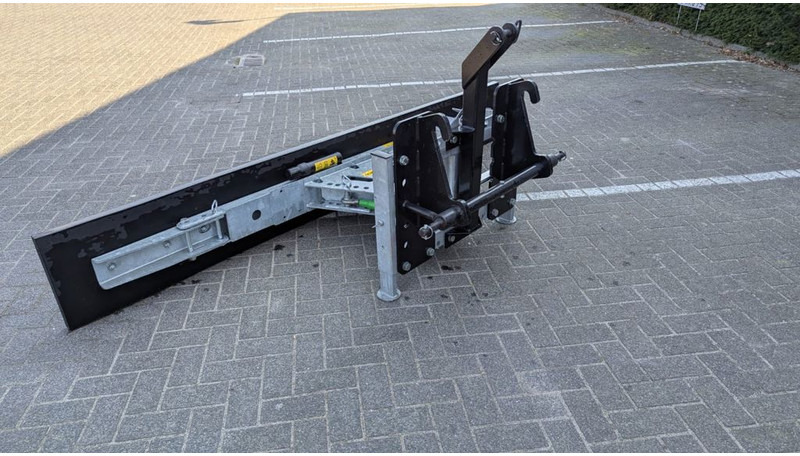 Zocon Rubberschuif 1.80mtr Giant + 3-punts - Livestock equipment: picture 3 Zocon Rubberschuif 1.80mtr Giant + 3-punts - Livestock equipment: picture 3