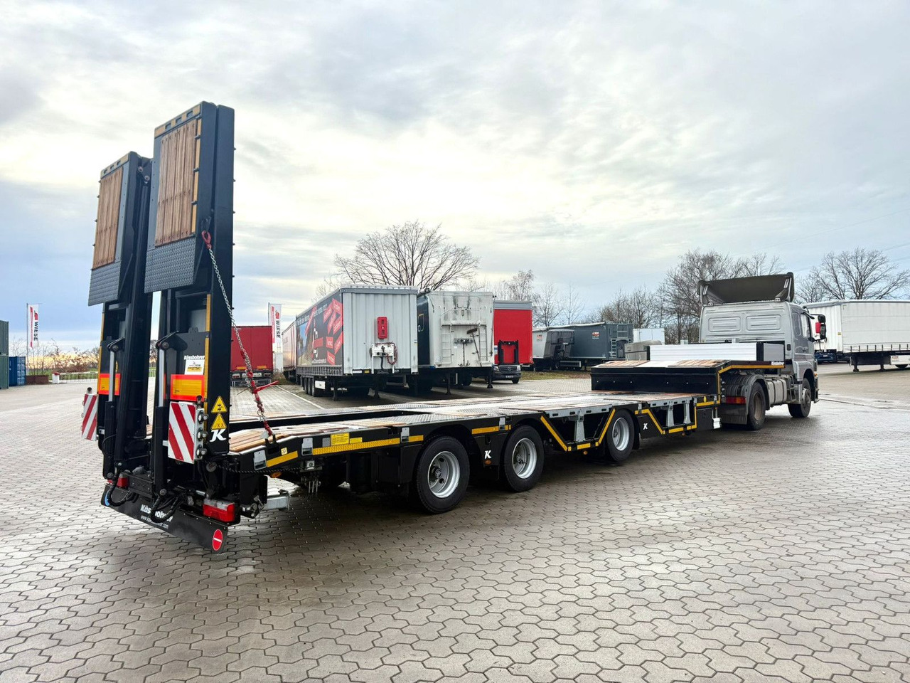 Kässbohrer SLAR3 Tele Tiefbett Radmulden metallisiert - Low loader semi-trailer: picture 2 Kässbohrer SLAR3 Tele Tiefbett Radmulden metallisiert - Low loader semi-trailer: picture 2