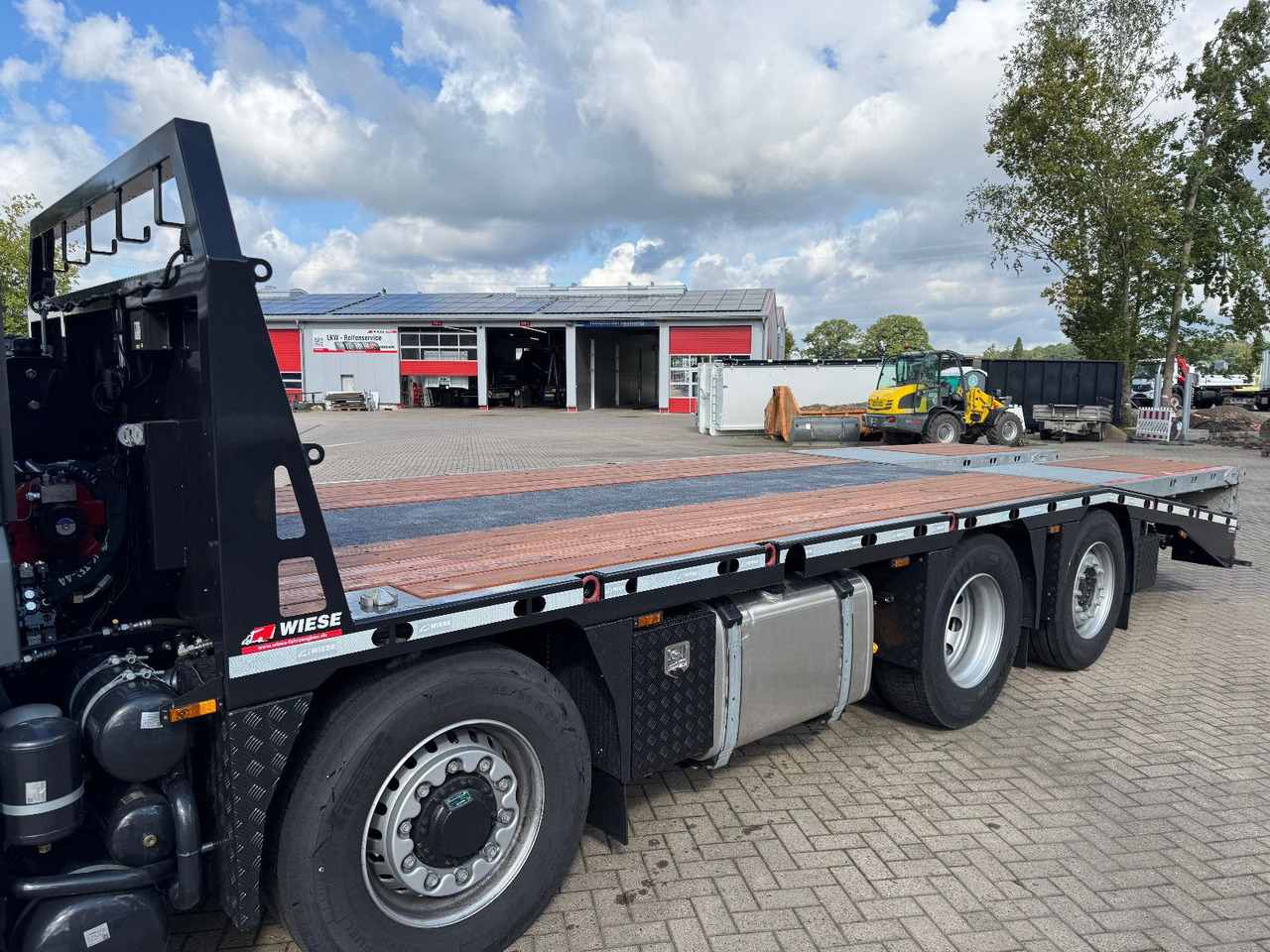 MAN TGS 35.520 8x2H Baumaschinentransporter - Tow truck: picture 2 MAN TGS 35.520 8x2H Baumaschinentransporter - Tow truck: picture 2