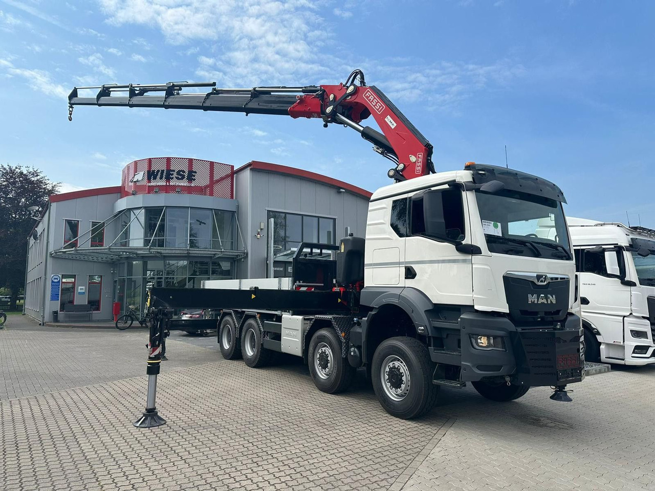 MAN TGS 41.520 8x8 mit Fassi Ladekran F710RA.2.26 - Crane truck: picture 1 MAN TGS 41.520 8x8 mit Fassi Ladekran F710RA.2.26 - Crane truck: picture 1