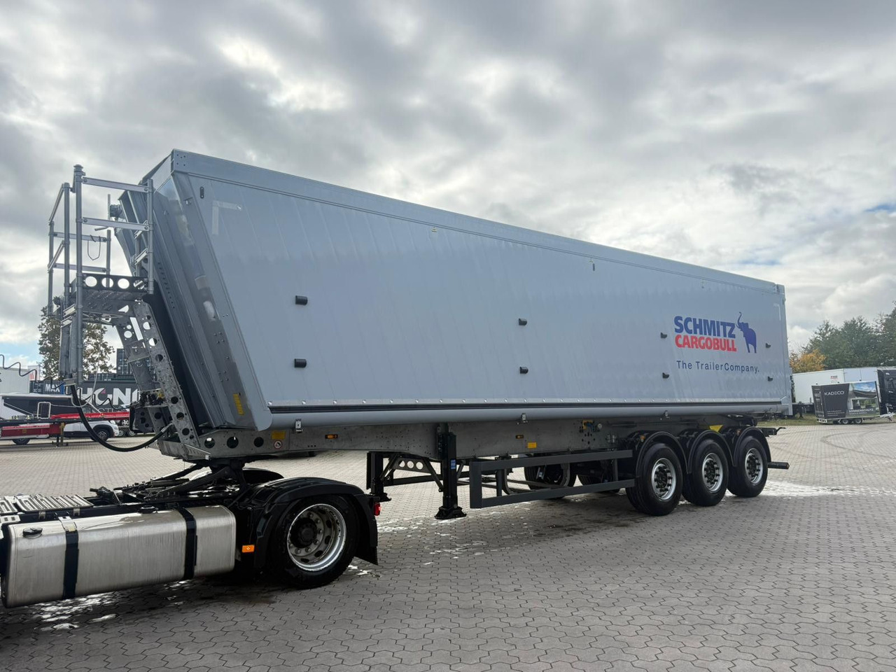 Schmitz Cargobull SCB S3D Alu Kipper 60m³ Fast Neuwertig OKUSLIDE - Tipper semi-trailer: picture 2 Schmitz Cargobull SCB S3D Alu Kipper 60m³ Fast Neuwertig OKUSLIDE - Tipper semi-trailer: picture 2
