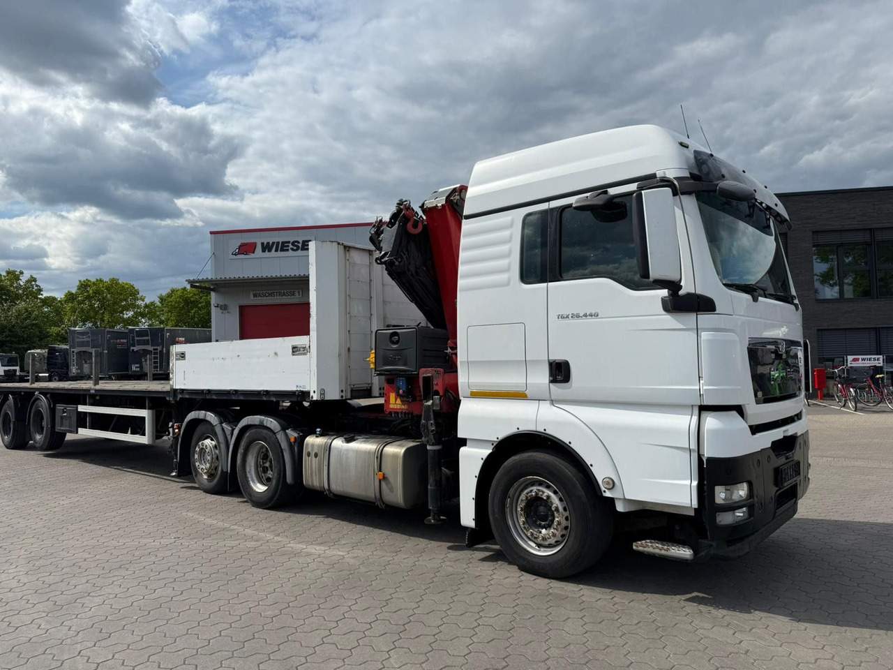 MAN TGX 26.440 6x2 mit HMF 3000-5 Kran - Tractor unit: picture 1 MAN TGX 26.440 6x2 mit HMF 3000-5 Kran - Tractor unit: picture 1