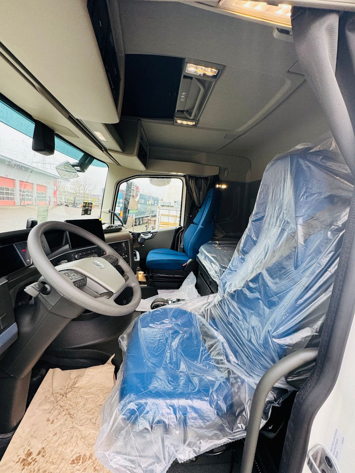 Volvo FH 500 8x4 Kran F710 RA2.27 Jib & Winde Sofort - Tractor unit: picture 5 Volvo FH 500 8x4 Kran F710 RA2.27 Jib & Winde Sofort - Tractor unit: picture 5