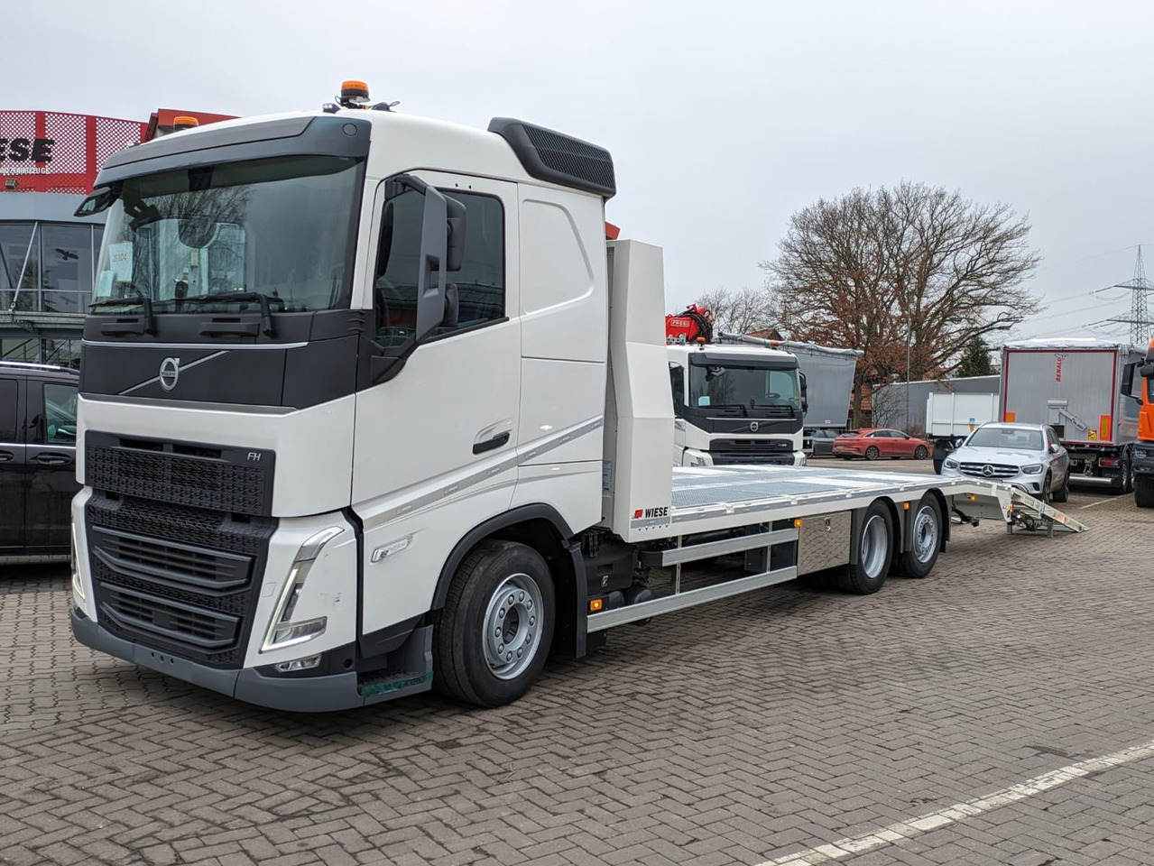 Volvo FH 420 Maschinentransporter mit Rampen - Dropside/ Flatbed truck: picture 1 Volvo FH 420 Maschinentransporter mit Rampen - Dropside/ Flatbed truck: picture 1