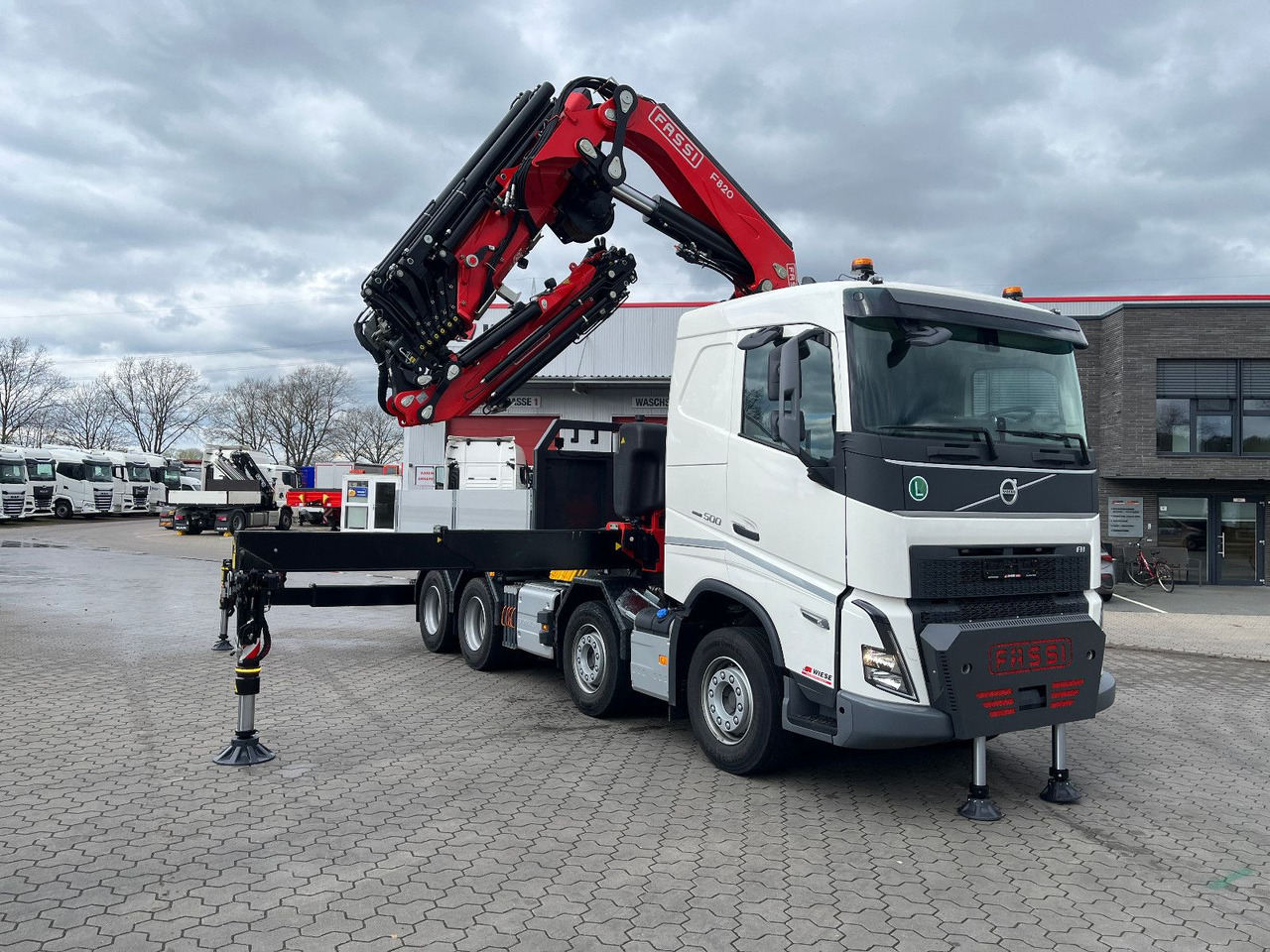 Volvo FH 500 8x4 Kran F820 RA2.27 Jib & Winde Sofort - Crane truck: picture 1 Volvo FH 500 8x4 Kran F820 RA2.27 Jib & Winde Sofort - Crane truck: picture 1