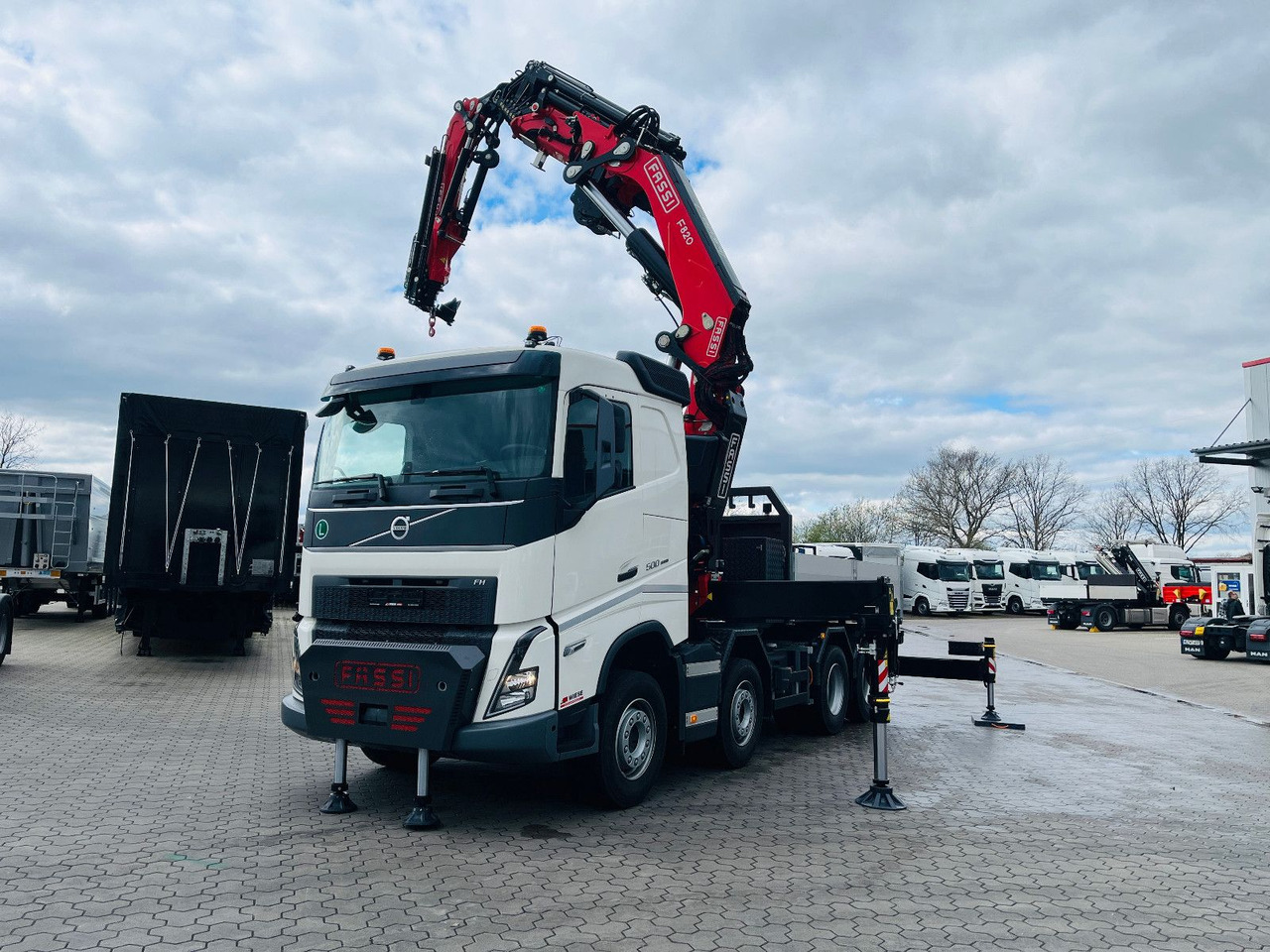 Volvo FH 500 8x4 Kran F820 RA2.27 Jib & Winde Sofort - Crane truck: picture 3 Volvo FH 500 8x4 Kran F820 RA2.27 Jib & Winde Sofort - Crane truck: picture 3