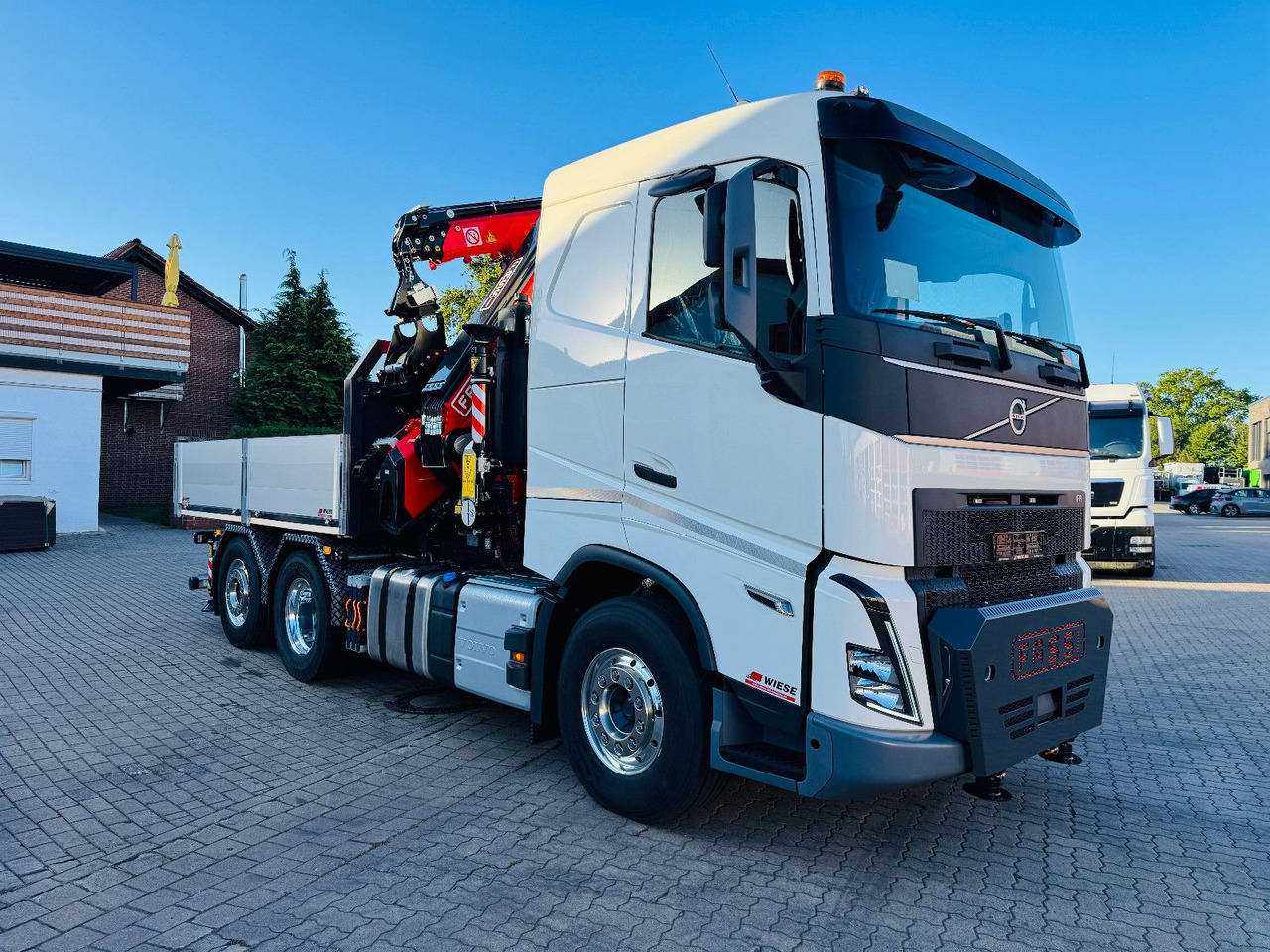 Volvo FH500 6x2 mit Fassi F545 2.27 JIB Winde sofort - Dropside/ Flatbed truck, Crane truck: picture 1 Volvo FH500 6x2 mit Fassi F545 2.27 JIB Winde sofort - Dropside/ Flatbed truck, Crane truck: picture 1