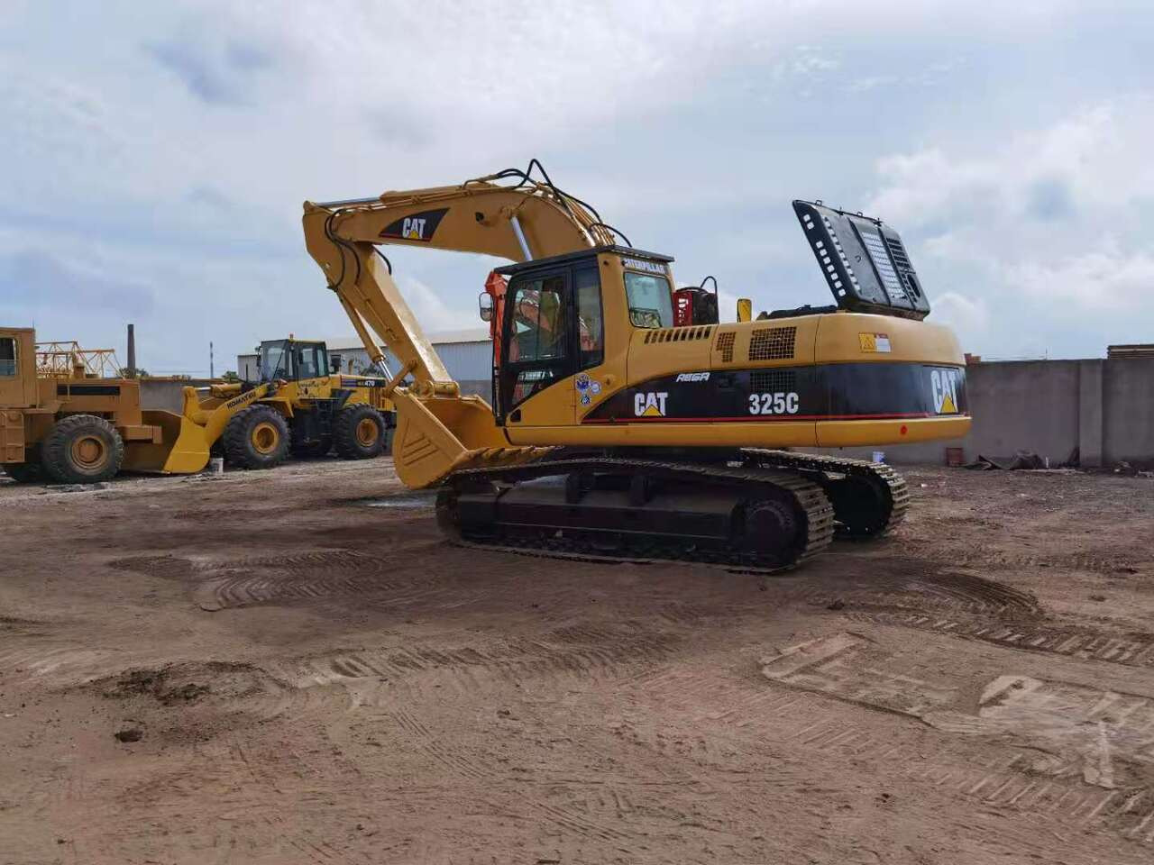 CATERPILLAR 325C - Crawler excavator: picture 3 CATERPILLAR 325C - Crawler excavator: picture 3