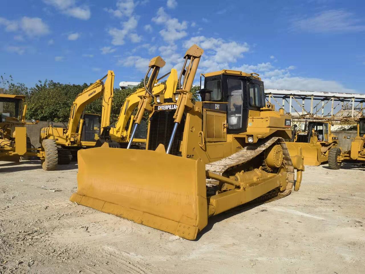 CATERPILLAR D7R - Bulldozer: picture 3 CATERPILLAR D7R - Bulldozer: picture 3