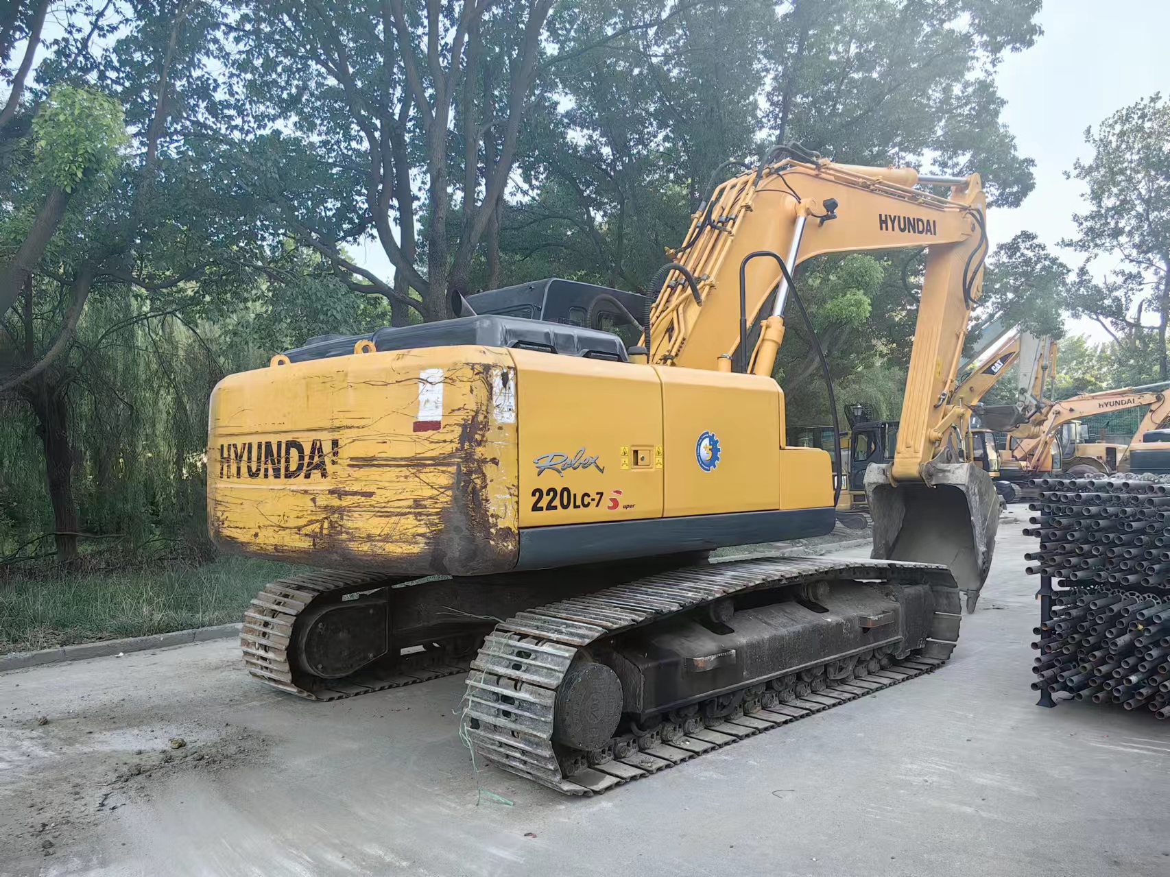 HYUNDAI R220LC-7 - Excavator: picture 2 HYUNDAI R220LC-7 - Excavator: picture 2
