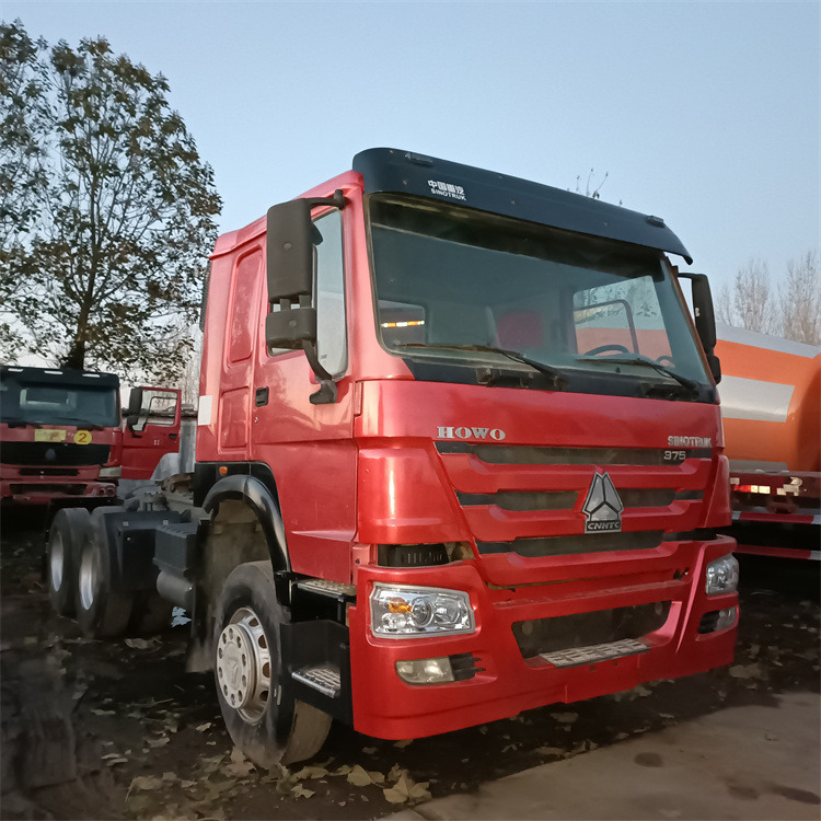 Tractor unit HOWO HOWO 6x4 375 tractor: picture 6