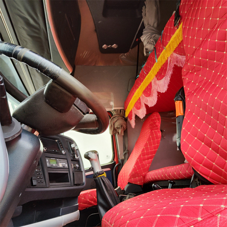 HOWO HOWO T7H-540 tractor - Tractor unit: picture 4 HOWO HOWO T7H-540 tractor - Tractor unit: picture 4