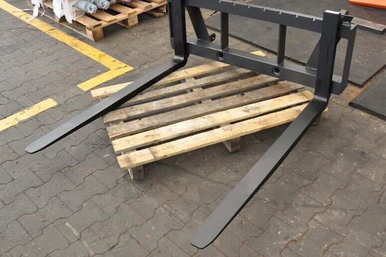 METAL-TECHNIK Paleciak / Frame with pallet forks - Forks for Truck: picture 2 METAL-TECHNIK Paleciak / Frame with pallet forks - Forks for Truck: picture 2