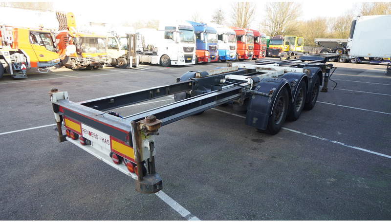 Renders 3 AXLE EXTENDABLE CONTAINER TRANSPORT TRAILER - Container transporter/ Swap body semi-trailer: picture 5 Renders 3 AXLE EXTENDABLE CONTAINER TRANSPORT TRAILER - Container transporter/ Swap body semi-trailer: picture 5