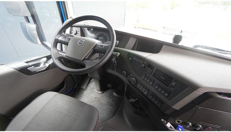 Volvo FH 460 LNG GLOBETROTTER TRUCK WITH 839.000KM - Tractor unit: picture 5 Volvo FH 460 LNG GLOBETROTTER TRUCK WITH 839.000KM - Tractor unit: picture 5