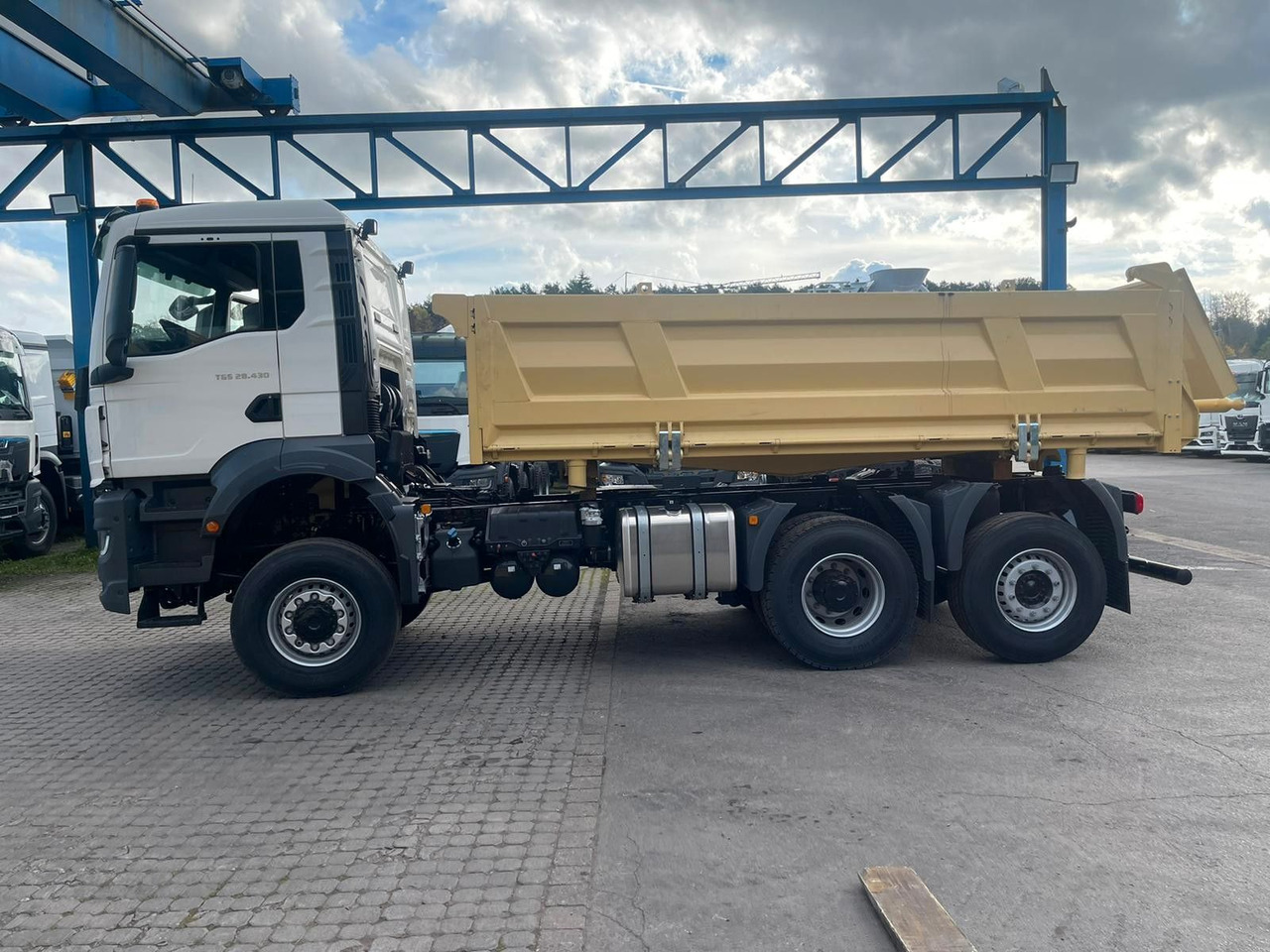 MAN TGS 28.440 6x4-4 / 3-Seiten- Kipper EuromixMTP MAN TGS 28.440 6x4-4 / 3-Seiten- Kipper EuromixMTP - Tipper: picture 2 MAN TGS 28.440 6x4-4 / 3-Seiten- Kipper EuromixMTP MAN TGS 28.440 6x4-4 / 3-Seiten- Kipper EuromixMTP - Tipper: picture 2