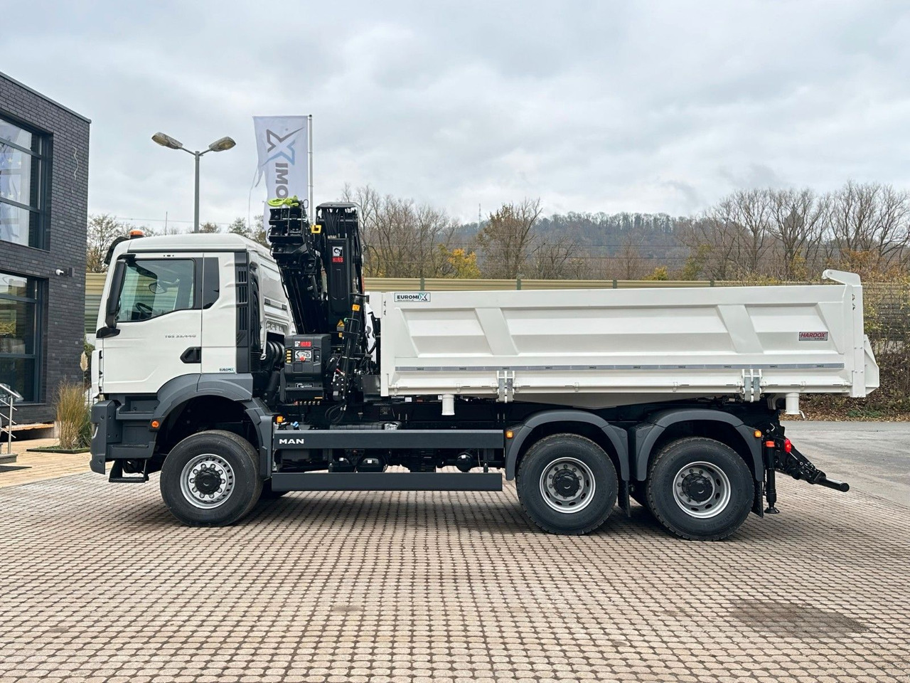 MAN TGS 33.440 6x6 /3-Seiten- Kipper / Kran HIAB 302 - Tipper, Crane truck: picture 3 MAN TGS 33.440 6x6 /3-Seiten- Kipper / Kran HIAB 302 - Tipper, Crane truck: picture 3