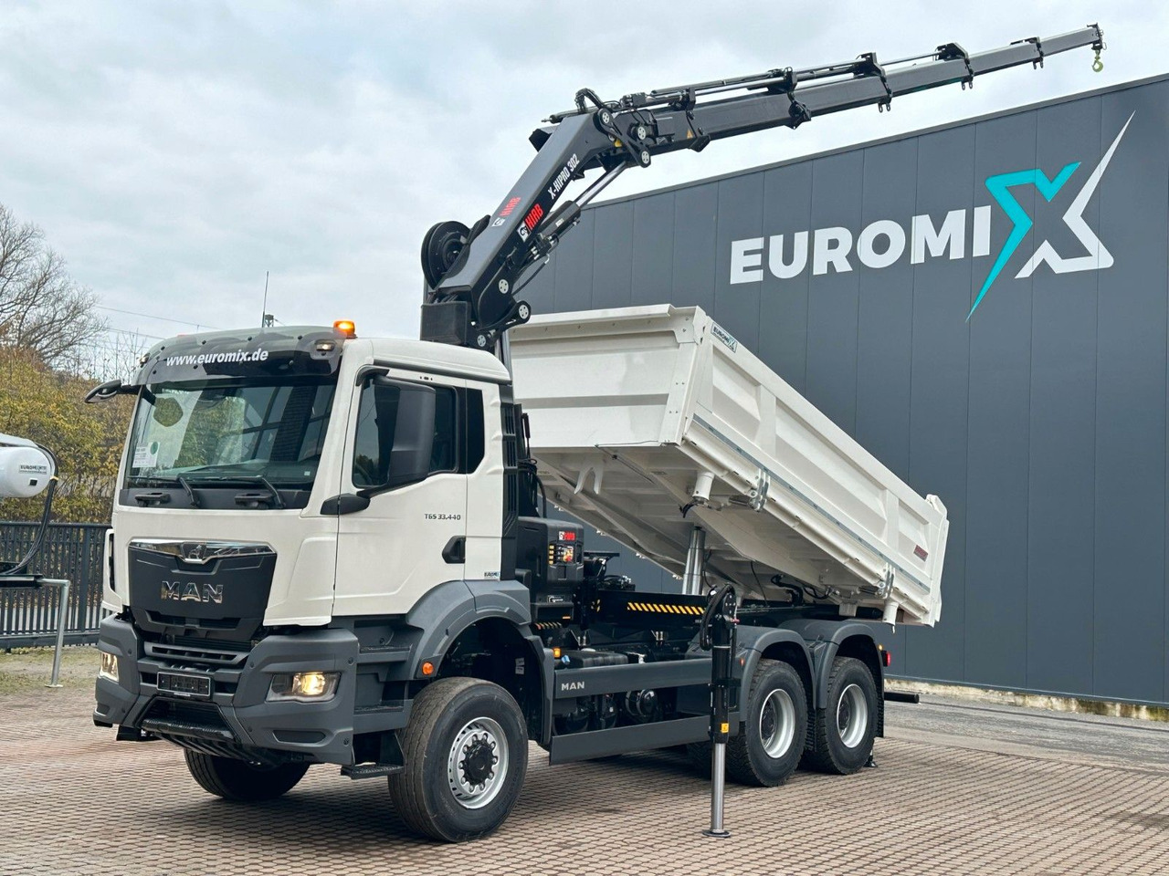 MAN TGS 33.440 6x6 /3-Seiten- Kipper / Kran HIAB 302 - Tipper, Crane truck: picture 1 MAN TGS 33.440 6x6 /3-Seiten- Kipper / Kran HIAB 302 - Tipper, Crane truck: picture 1