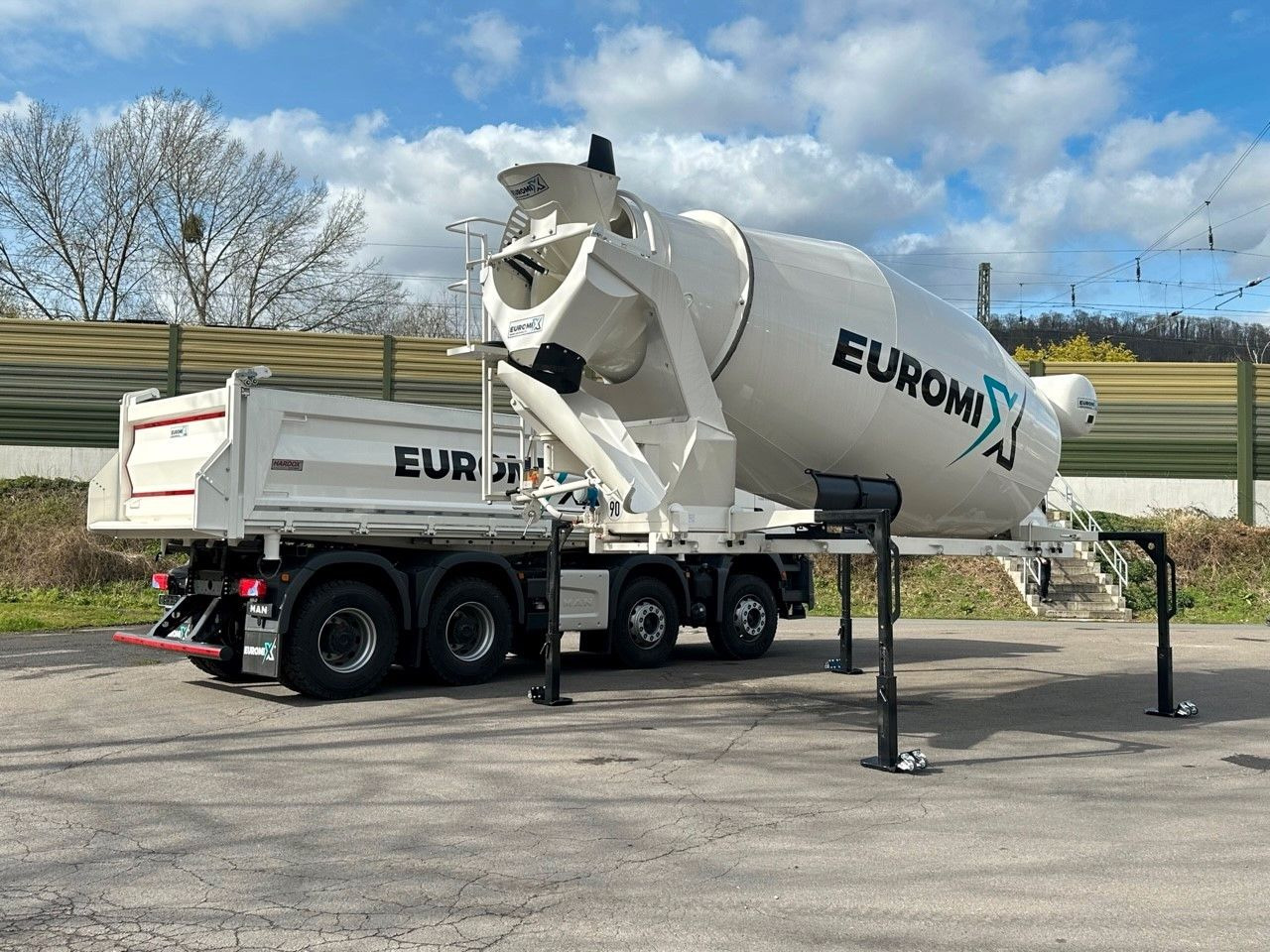 MAN TGS 41.440 8x4 WECHSELSYSTEM KIPPER+MISCHER - Concrete mixer truck: picture 4 MAN TGS 41.440 8x4 WECHSELSYSTEM KIPPER+MISCHER - Concrete mixer truck: picture 4