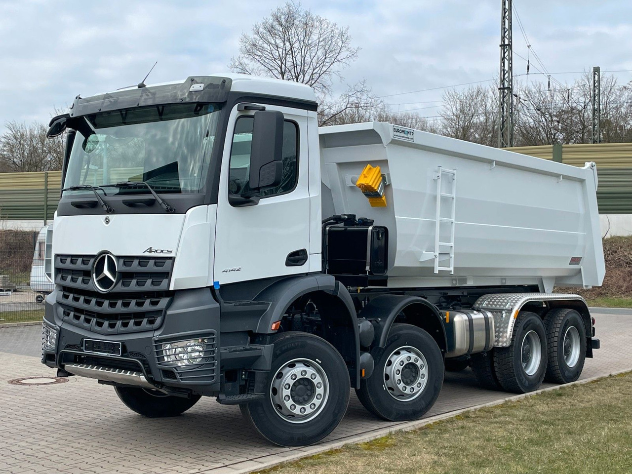Mercedes-Benz 4142 8X4 Mulden- Kipper - EuromixMTP - Tipper: picture 1 Mercedes-Benz 4142 8X4 Mulden- Kipper - EuromixMTP - Tipper: picture 1