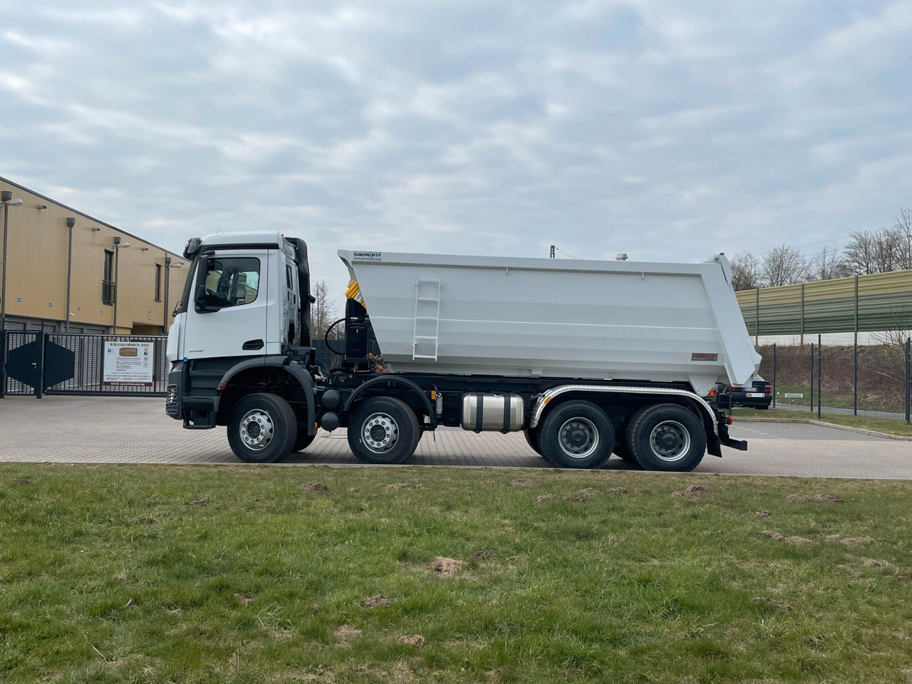 Mercedes-Benz 4142 8X4 Mulden- Kipper - EuromixMTP - Tipper: picture 3 Mercedes-Benz 4142 8X4 Mulden- Kipper - EuromixMTP - Tipper: picture 3