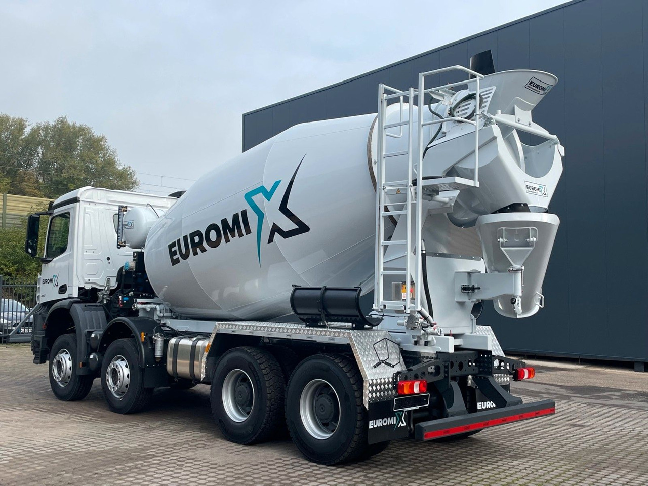 Mercedes-Benz AROCS 5 4142 B 8X4 Euro 3 EuromixMTP EM 10 - Concrete mixer truck: picture 3 Mercedes-Benz AROCS 5 4142 B 8X4 Euro 3 EuromixMTP EM 10 - Concrete mixer truck: picture 3
