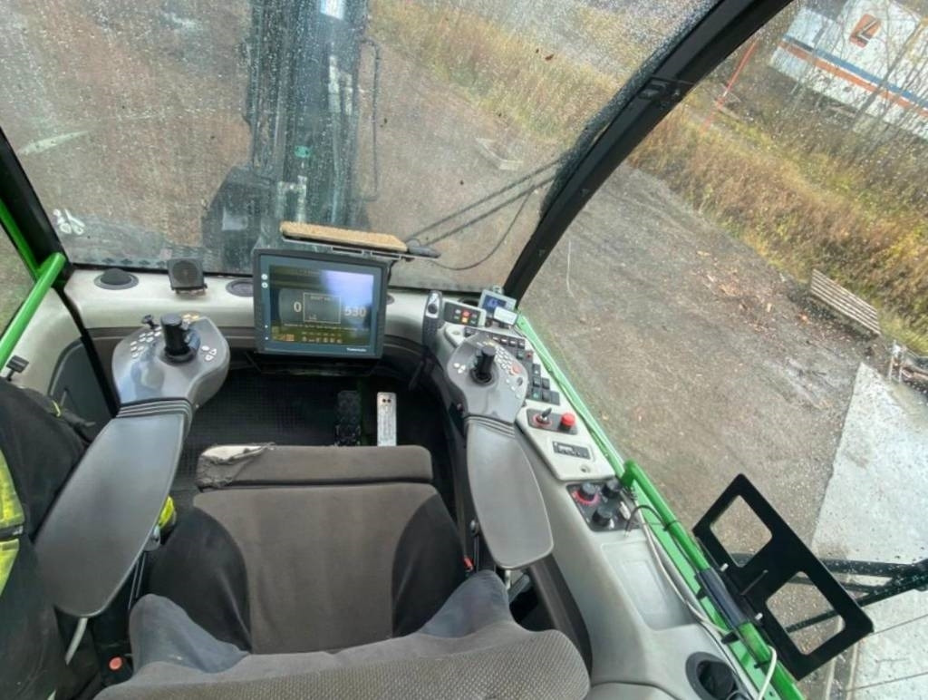 John Deere 1070 D - Forestry harvester: picture 4 John Deere 1070 D - Forestry harvester: picture 4