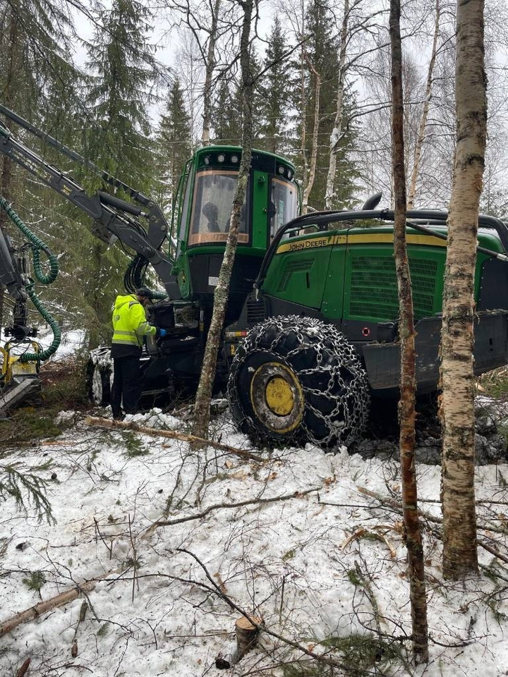 John Deere 1070 G - Forestry harvester: picture 4 John Deere 1070 G - Forestry harvester: picture 4