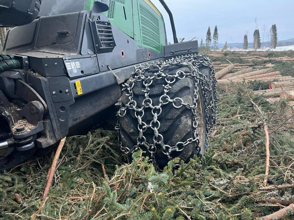 Forestry harvester John Deere 1170G: picture 21