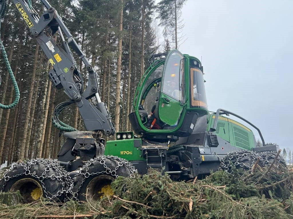 Forestry harvester John Deere 1170G: picture 9