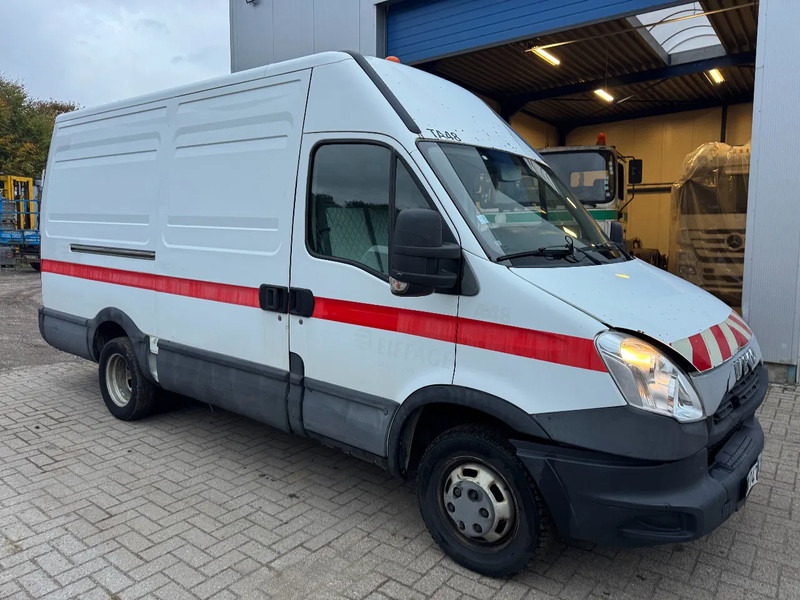 Iveco Daily **35C15-EURO 5-MOTOR 3.0** - Panel van: picture 1 Iveco Daily **35C15-EURO 5-MOTOR 3.0** - Panel van: picture 1