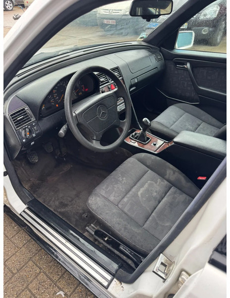 Sedan Mercedes-Benz C-Klasse **C250DIESEL**: picture 9