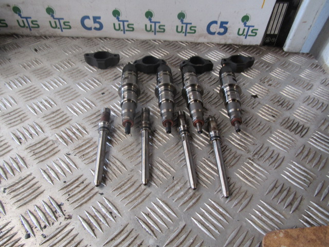 DAF LF 45 EURO 5 INJECTORS (4) COMPLETE WITH PENCILS AND CLAMPS - Fuel system for Truck: picture 1 DAF LF 45 EURO 5 INJECTORS (4) COMPLETE WITH PENCILS AND CLAMPS - Fuel system for Truck: picture 1