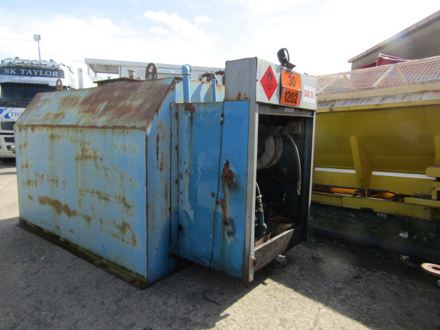 DIESEL FUEL TANK 10,500 LTR APPROX COMPLETE WITH DONKEY ENGINE, PUMPS AND HOSES, ALL IN WORKING ORDER (3.6 X 1.8 X 1.8M) - Storage tank: picture 4 DIESEL FUEL TANK 10,500 LTR APPROX COMPLETE WITH DONKEY ENGINE, PUMPS AND HOSES, ALL IN WORKING ORDER (3.6 X 1.8 X 1.8M) - Storage tank: picture 4